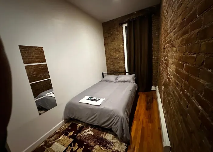 Cozy Townhouse In Manhattan